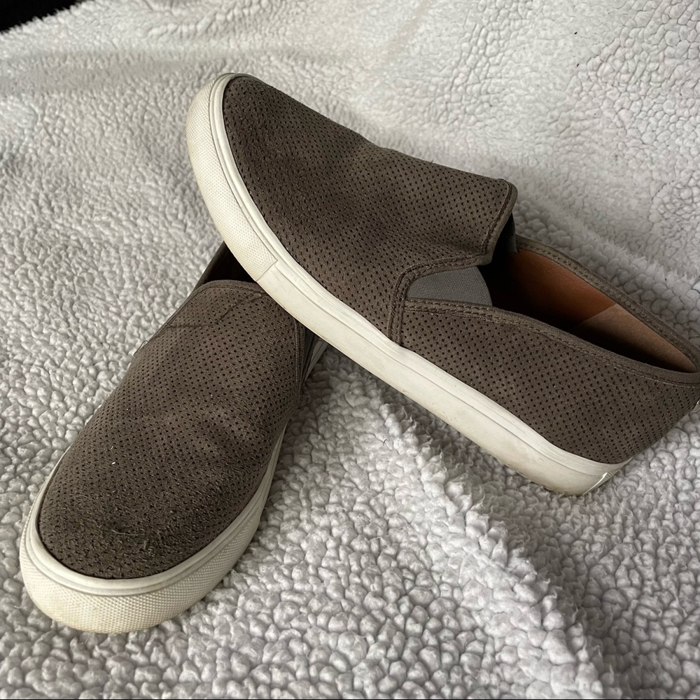 STEVE MADDEN Zarayy gray size 9 slip on shoes